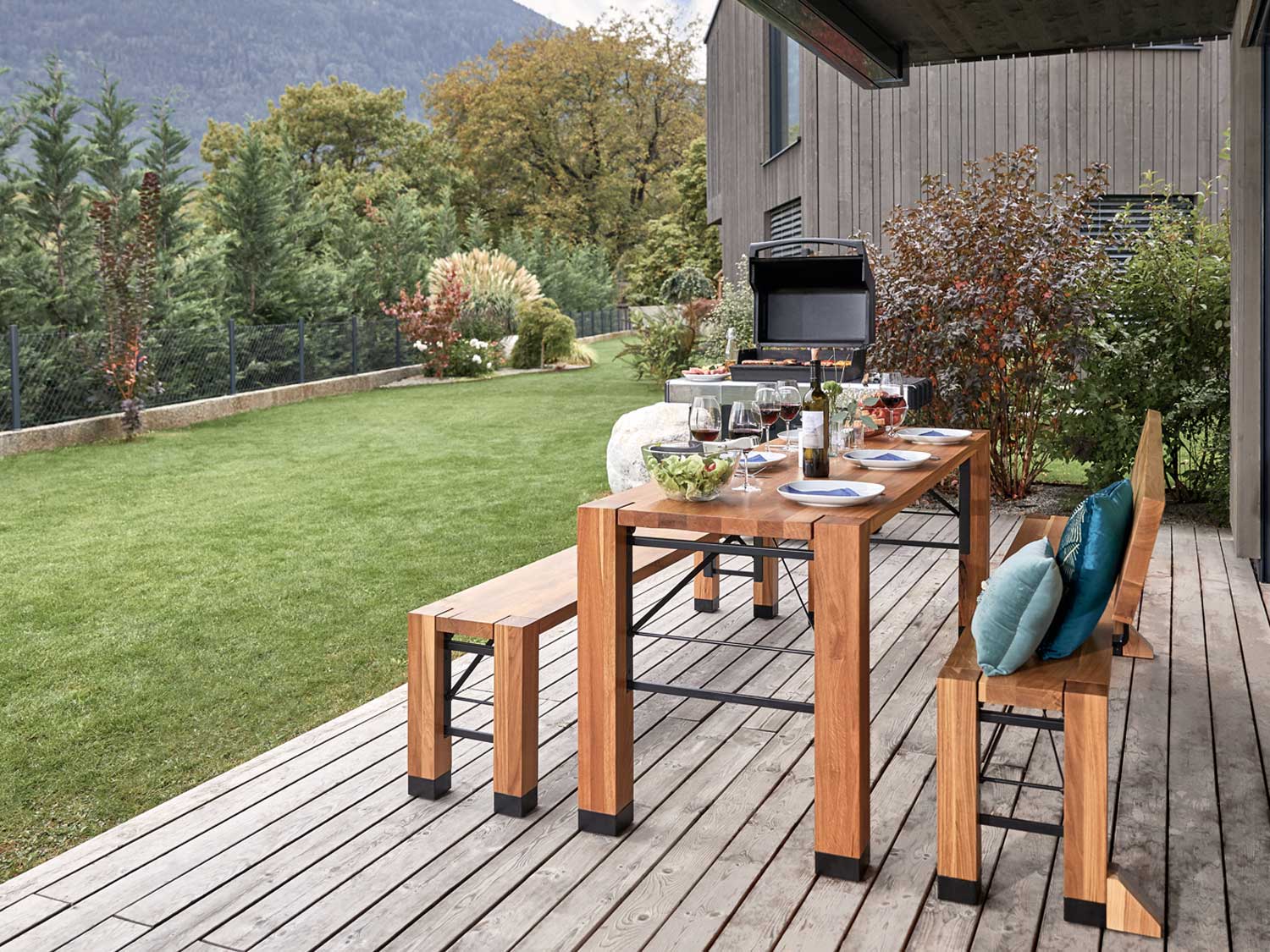 Il set di design Lago è stato collocato e decorato su una terrazza privata.