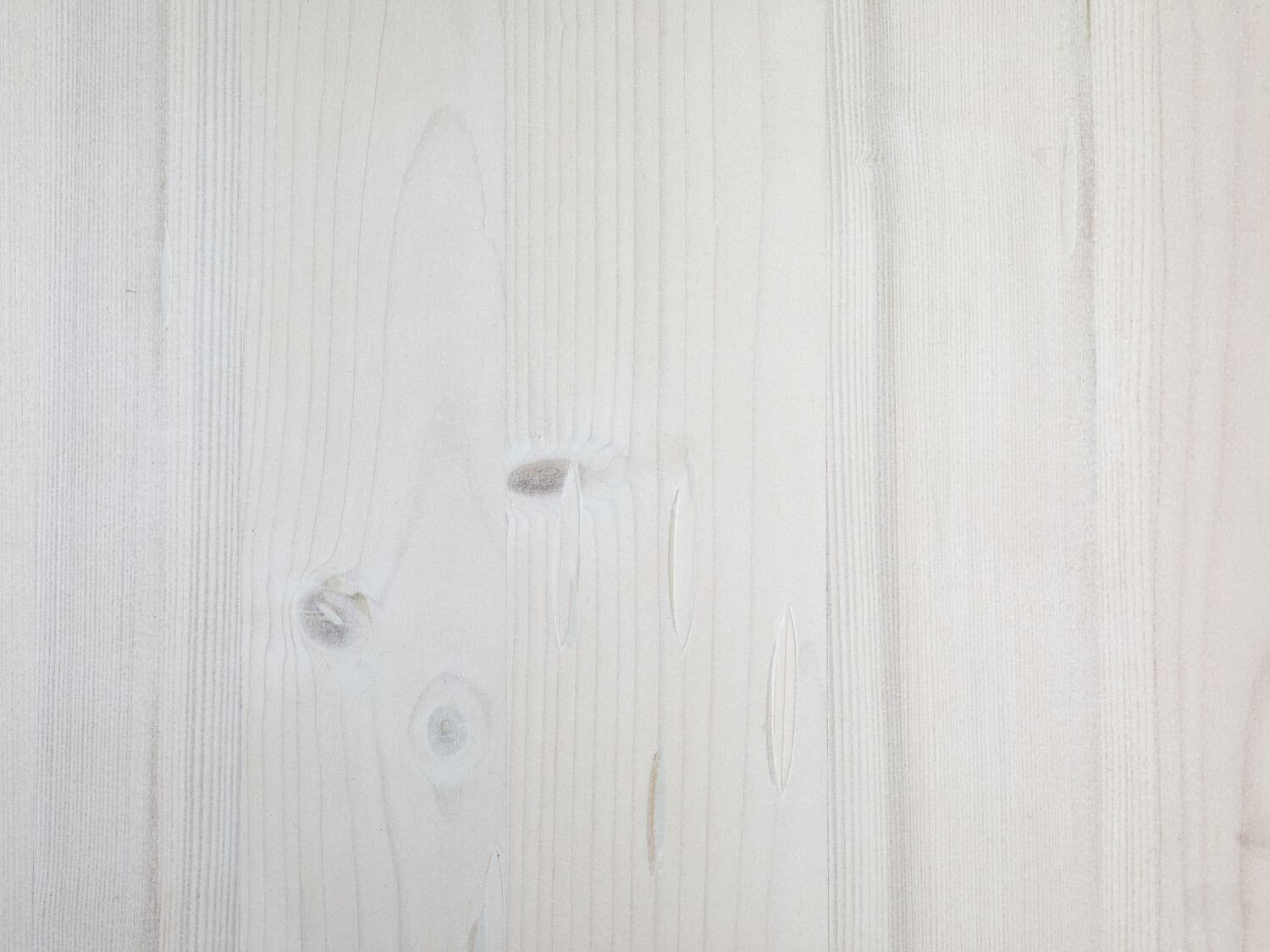 Die Holzplatte der Designgarnitur Riva in Weiß.