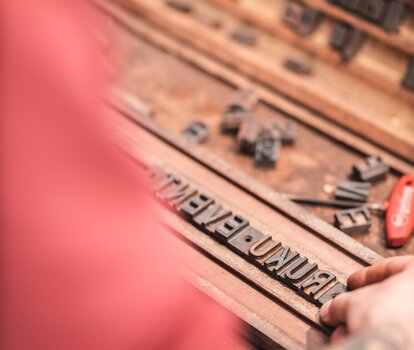 The letters of RUKU EVENT are prepared for the branding iron.