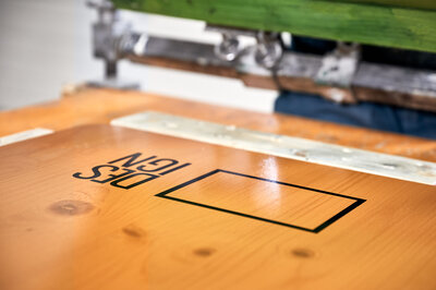 Il logo viene applicato in serigrafia.