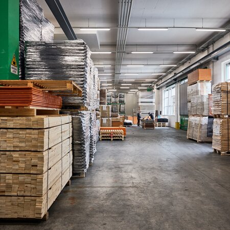 A photo of the interior of the production hall in Sciaves.