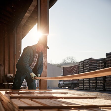 The wood for the beer table furniture comes from Romania and is used in a wood works there.