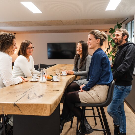 Employees on a coffee break in the break room Employees of the Zingerle Group are sitting in the break room, enjoying a coffee.