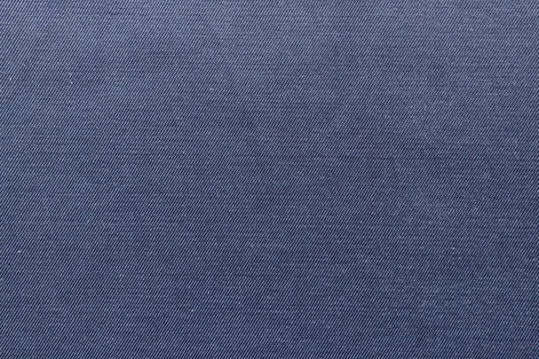 Der anthrazitgraue Stoff der Tischdecke & Bankpolster besteht aus 51% Polyester und 49% Baumwolle.