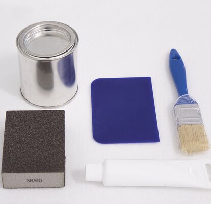 The repair kit consists of glaze, wood filler, spatula, brush, sandpaper and instructions.